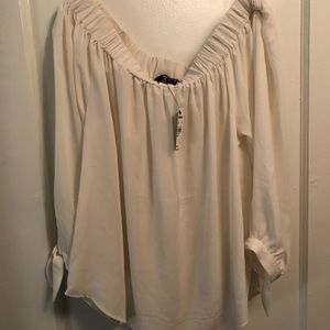 NWT Off the shoulder blouse